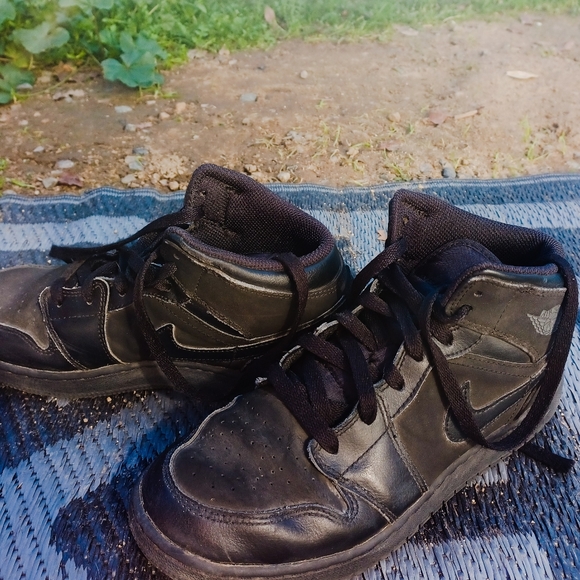 Air Jordens all black size 6 - Picture 2 of 7